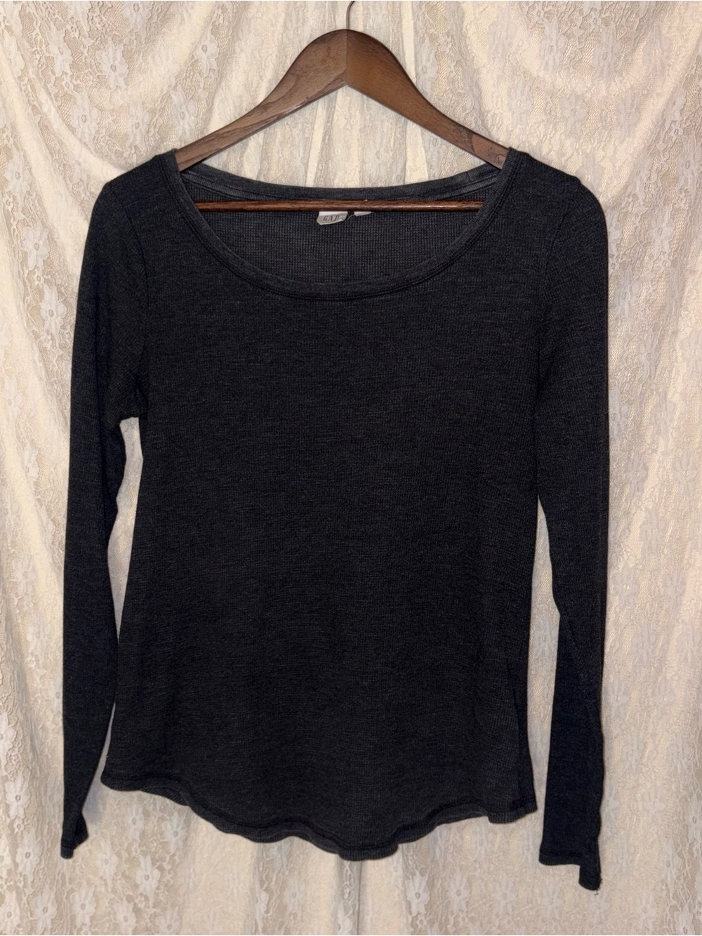 GAP Women’s Long-Sleeve Scoop Neck Top - Charcoal